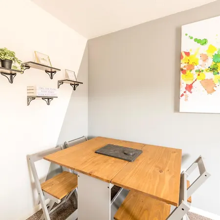 Temple Wall - Contractors, Families - Free Parking By Prescott Apartments Bristol